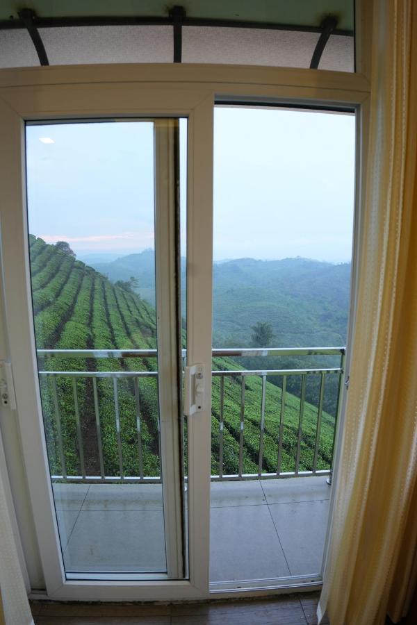 Vaga Mist Resort Vagamon Idukki Extérieur photo